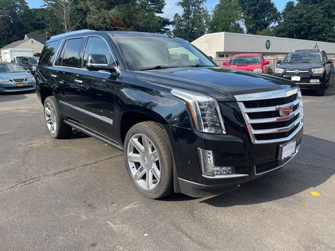 Used 2017 Cadillac Escalade Premium Luxury AWD/4WD image 7