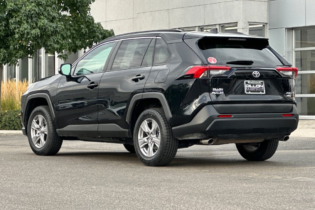 Used 2025 Toyota RAV4 XLE AWD/4WD image 9