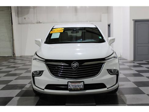 Used 2023 Buick Enclave Essence image 3