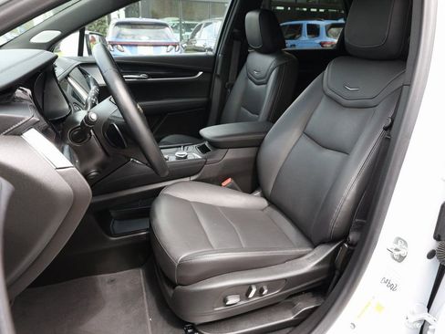 Used 2025 Cadillac XT5 Premium Luxury image 18