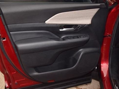 Certified 2024 Toyota Grand Highlander FWD image 32
