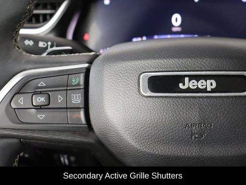 Used 2023 Jeep Grand Cherokee Altitude image 8