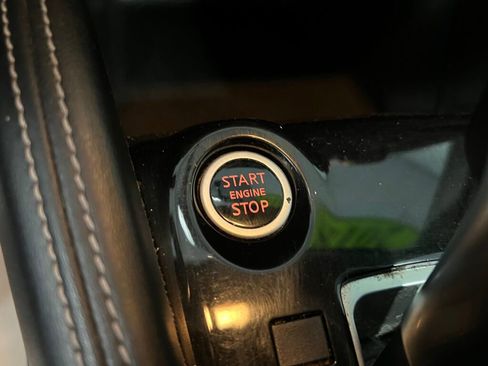 Used 2018 Nissan Kicks SR image 12