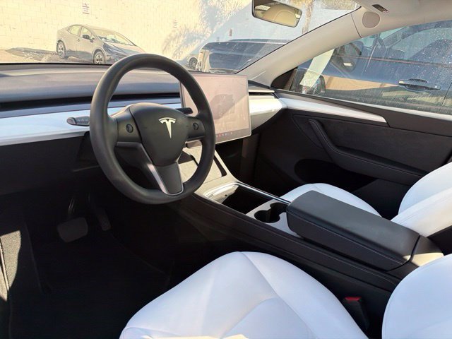 Used 2024 Tesla Model Y Long Range AWD/4WD image 19