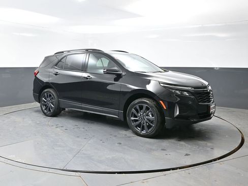 Used 2024 Chevrolet Equinox RS image 3