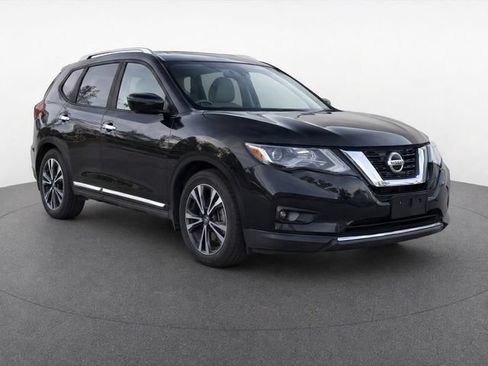 Used 2019 Nissan Pathfinder Platinum FWD image 2