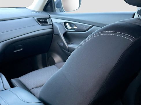 Used 2020 Nissan Rogue SV image 22