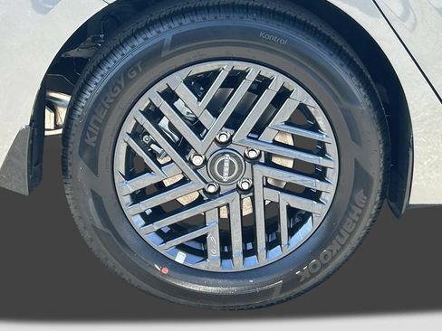 New 2027 Nissan Sentra SV w/ Floor Mat Package FWD image 8