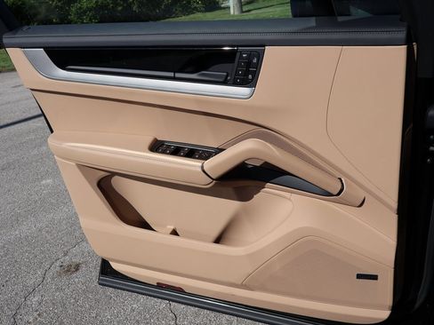 New 2026 Porsche Cayenne Coupe image 37