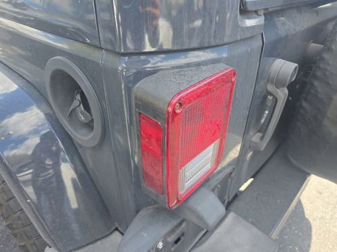 Used 2017 Jeep Wrangler Unlimited Sahara w/ Connectivity Group image 5