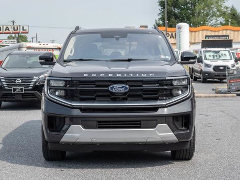 Used 2025 Ford Expedition Max Platinum w/ Driver's Package AWD/4WD image 6