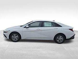 New 2026 Hyundai Elantra SE FWD video 2