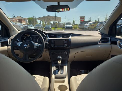 Used 2016 Nissan Sentra SV FWD image 18