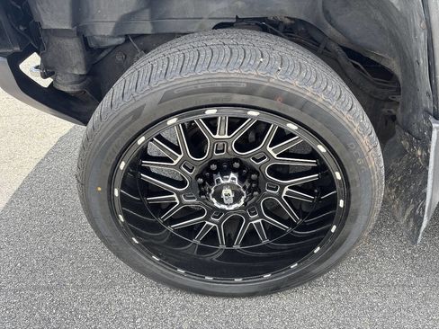 Used 2003 HUMMER H2 w/ Preferred Equipment Group AWD/4WD image 30