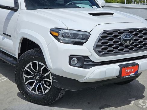 Used 2022 Toyota Tacoma TRD Sport w/ Technology Package AWD/4WD image 6
