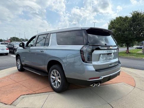 New 2025 Chevrolet Suburban Premier image 4