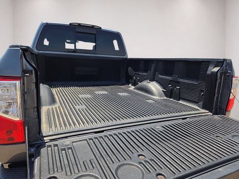 Used 2019 Nissan Titan SV RWD image 14
