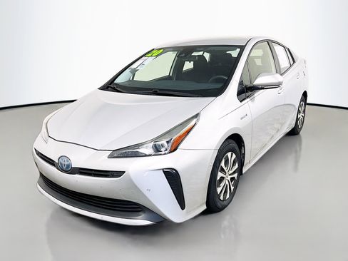 Used 2020 Toyota Prius LE image 10