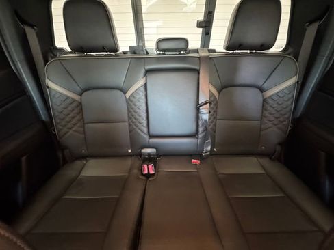 Used 2023 GMC Canyon Denali image 7