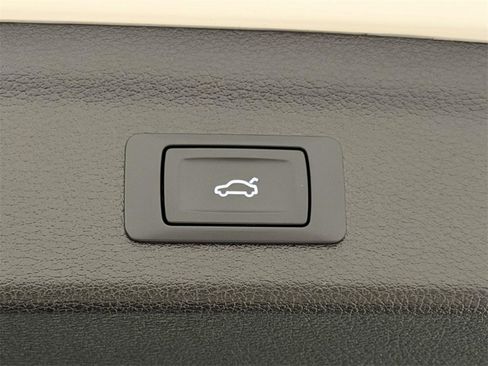 Used 2025 Audi Q3 2.0T Premium image 13