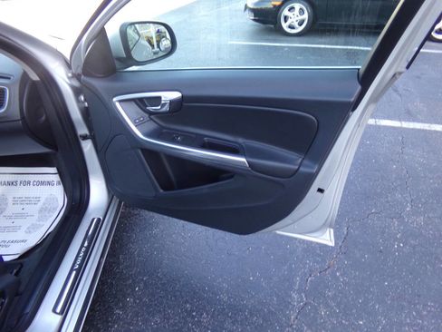 Used 2016 Volvo S60 T5 Premier image 29