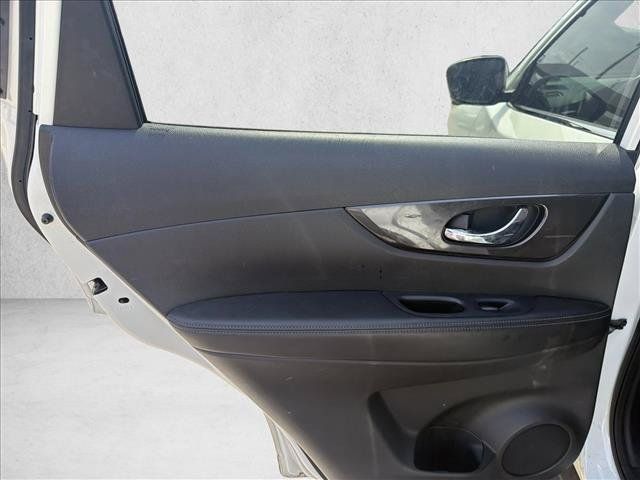 Used 2019 Nissan Rogue SV w/ Premium Package FWD image 17