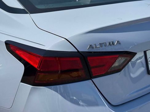 Certified 2025 Nissan Altima 2.5 SR w/ SR Premium Package FWD image 10