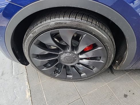 Used 2022 Tesla Model Y Performance image 13