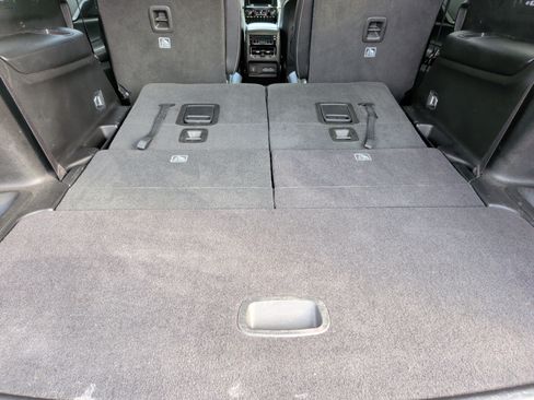 Used 2023 Jeep Grand Cherokee L Laredo image 38