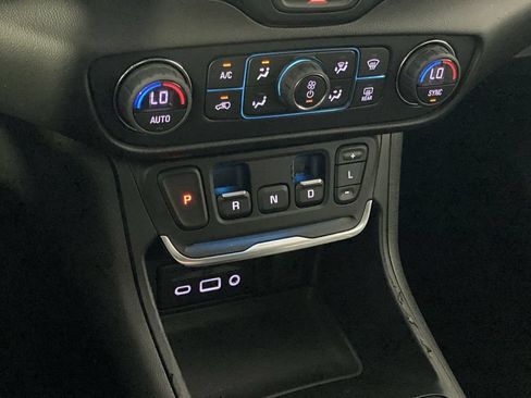 Used 2020 GMC Terrain SLE w/ Driver Convenience Package FWD image 23