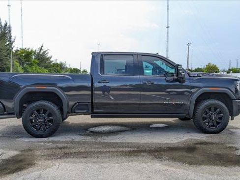 Used 2024 GMC Sierra 2500 AT4 w/ AT4 Premium Plus Package AWD/4WD image 9