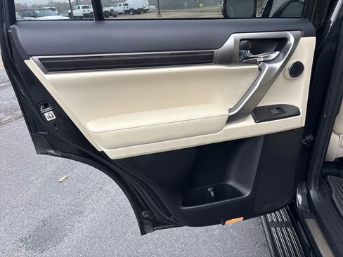 Used 2023 Lexus GX 460 Premium image 39