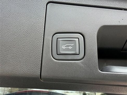 Used 2025 Cadillac XT4 Premium Luxury image 30