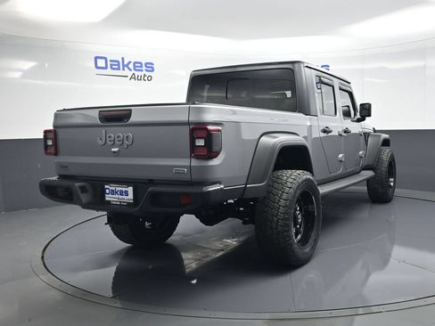 Used 2020 Jeep Gladiator Overland AWD/4WD image 8