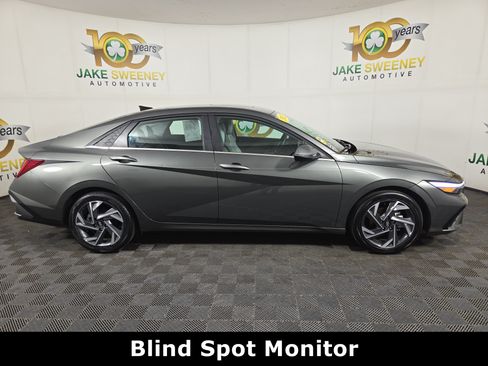 Used 2025 Hyundai Elantra Limited FWD image 10