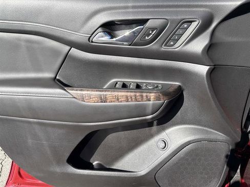 Used 2023 GMC Acadia Denali image 9