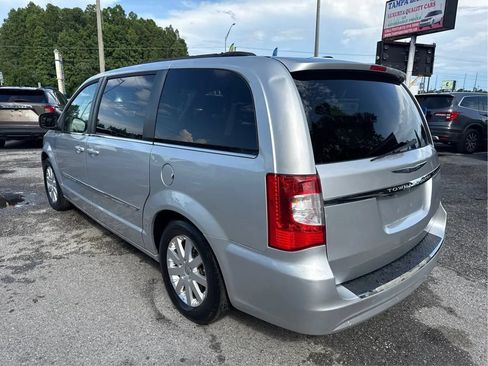 Used 2012 Chrysler Town & Country Touring-L w/ Entertainment Group #2 FWD image 7