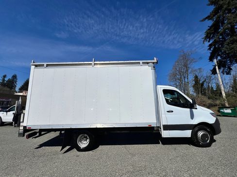 Used 2019 Freightliner Sprinter 3500 w/ Premium Package image 8