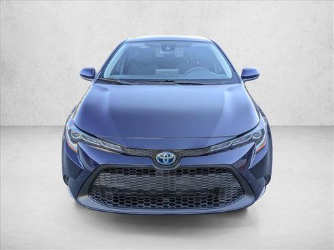 Used 2022 Toyota Corolla LE image 2