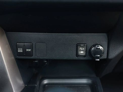 Used 2016 Toyota RAV4 LE image 31