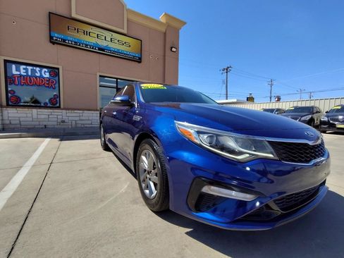 Used 2019 Kia Optima LX FWD image 2