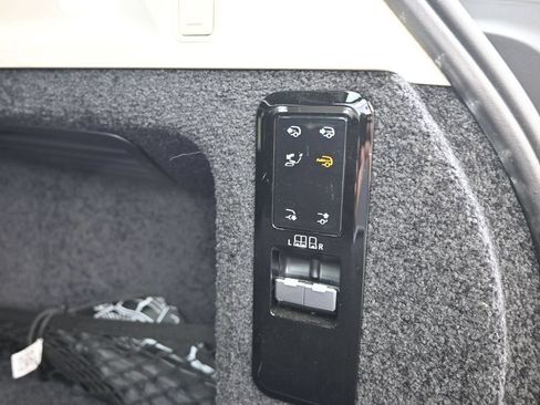 Used 2025 Land Rover Range Rover Long Wheelbase Autobiography AWD/4WD image 18
