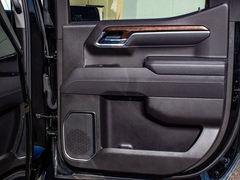 Used 2025 GMC Sierra 1500 Elevation image 12