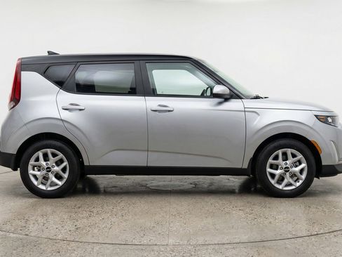 Used 2025 Kia Soul LX w/ LX Technology Package image 11