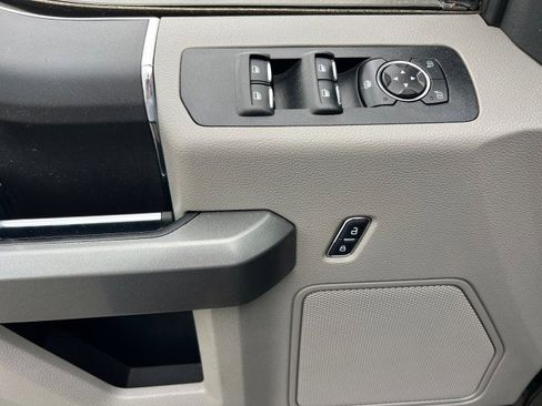 Used 2017 Ford F150 XLT AWD/4WD image 9