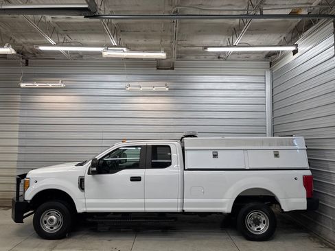 Used 2017 Ford F250 XL w/ Power Equipment Group AWD/4WD image 10