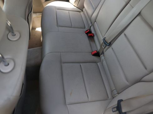 Used 2010 Mercedes-Benz E 350 4MATIC Sedan image 10