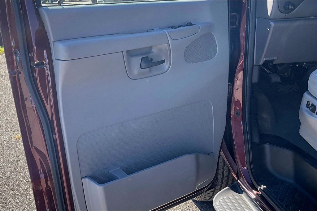 Used 2008 Ford E-350 and Econoline 350 XLT RWD image 21