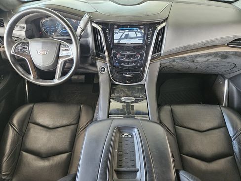 Used 2016 Cadillac Escalade Platinum image 25
