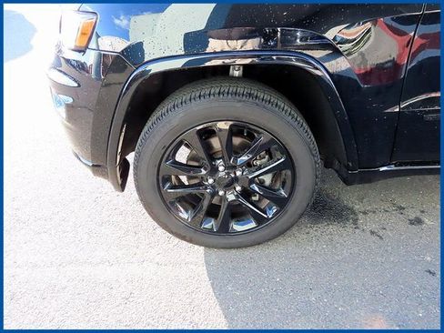 Certified 2022 Jeep Grand Cherokee Laredo X image 4